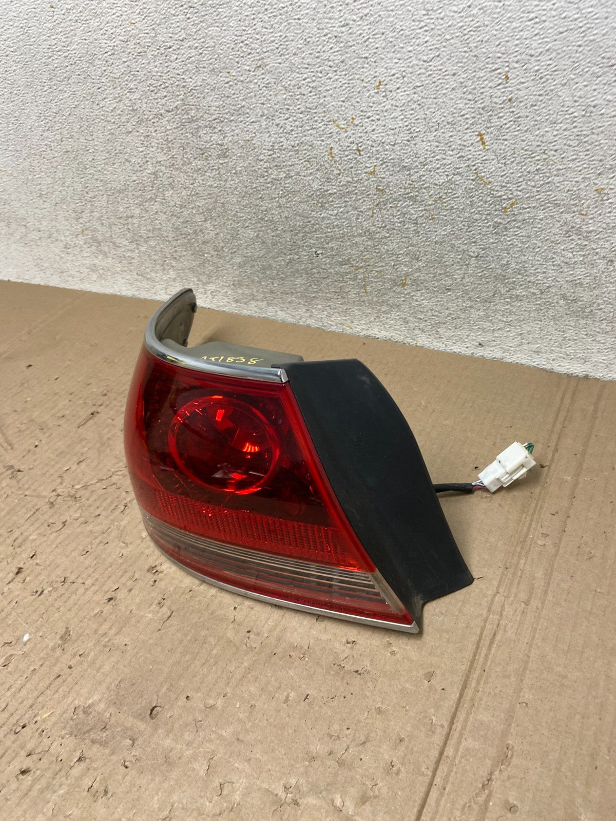 2005 - 2006 Lexus ES330 Left Driver LH Side Tail Light AJ1838 LK1
