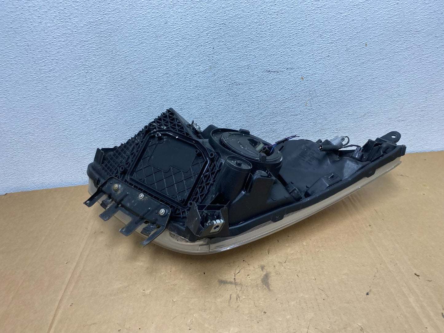 2004-2005 Toyota Prius Right Passenger RH Halogen Headlight AD2754 DW7