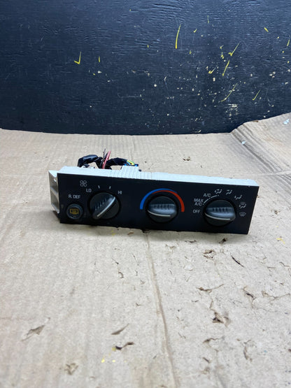 1996 - 2005 GMC Chevrolet Express 1500 Climate Control A/C X1918 DG0