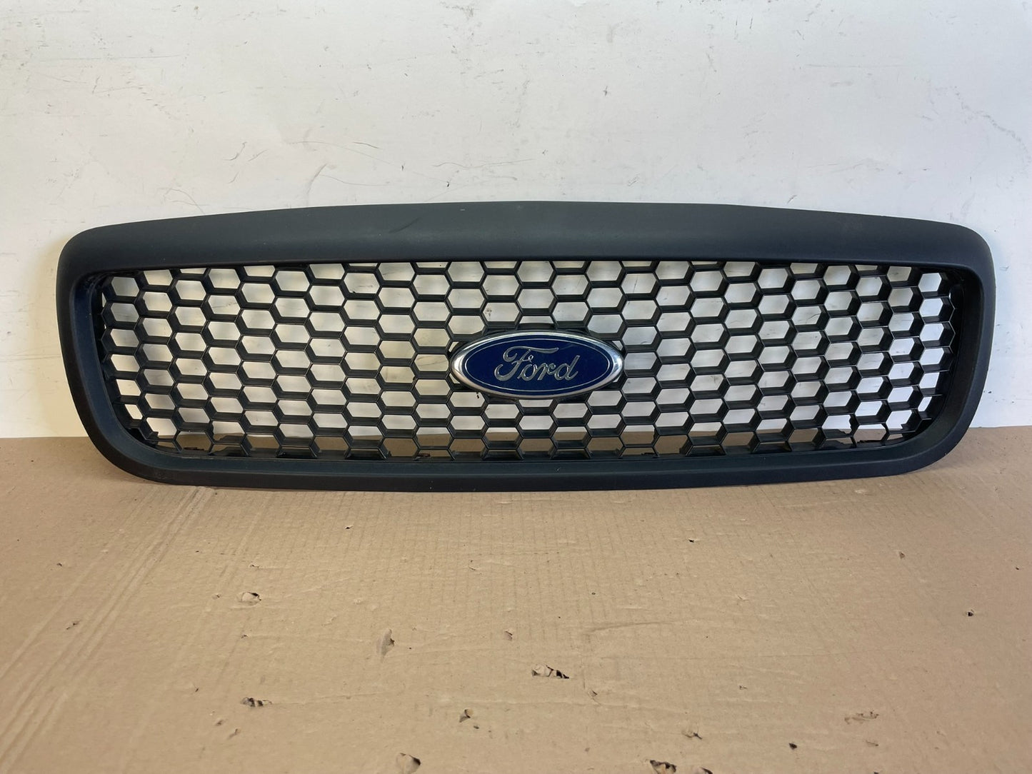 2001-2011 Ford Crown Victoria Front Upper Grille Grill Honeycomb Black ag7716 DG0
