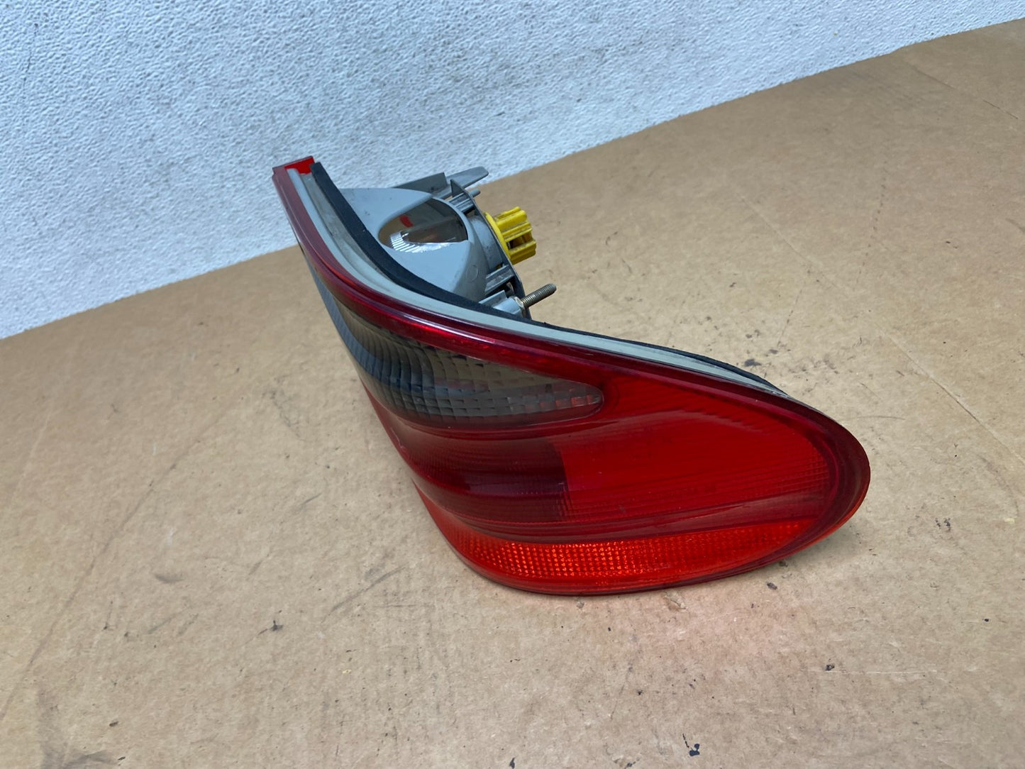 2000-2002 Mercedes-Benz E-Class E430 E320 Right Side Tail Light AE31271
