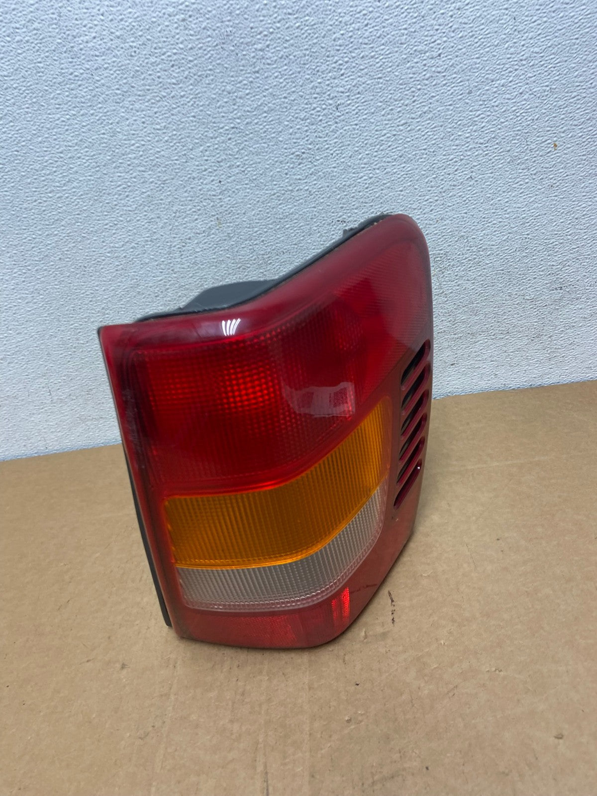 1999-2004 Jeep Grand Cherokee WJ Right Passenger Rh Tail Light AD5447 LK2