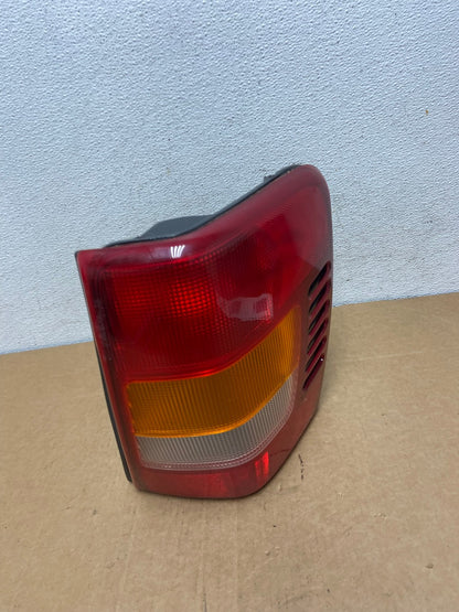 1999-2004 Jeep Grand Cherokee WJ Right Passenger Rh Tail Light AD5447 LK2