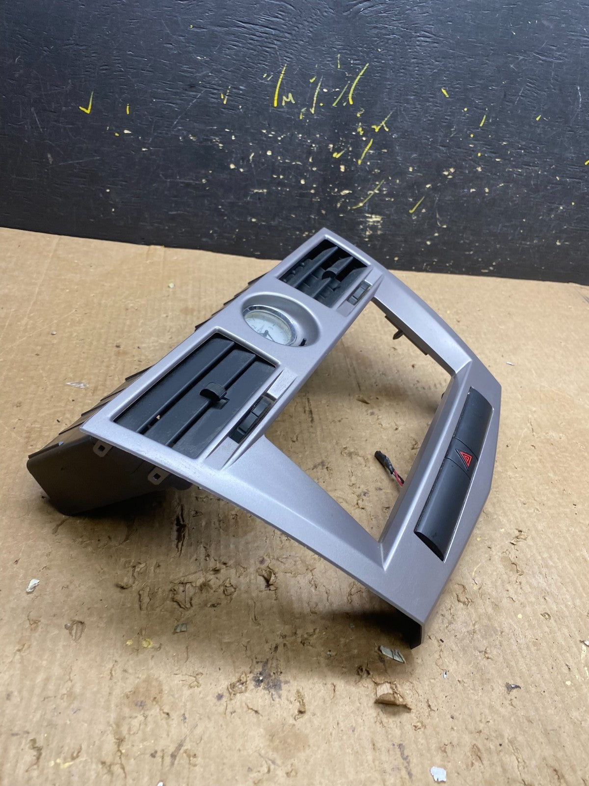 2007 2010 Chrysler Sebring Center Dash Radio Clock Bezel Trim Panel Oem Z7210 DG1