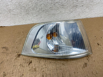 2001 to 2004 Volvo S40 Right Passenger Front Turn Signal AF8219 DG0