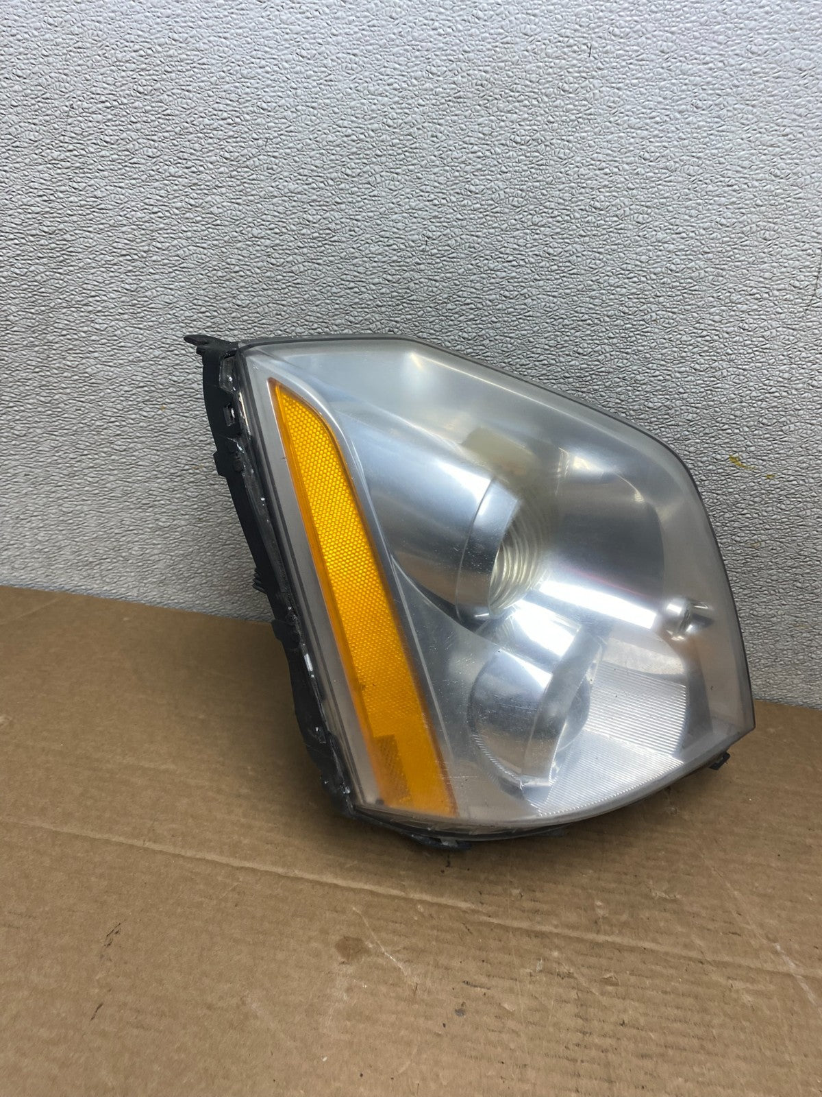 2006 to 2011 Cadillac DTS Right Passenger RH Side Xenon Hid Headlight Z1377 DW2