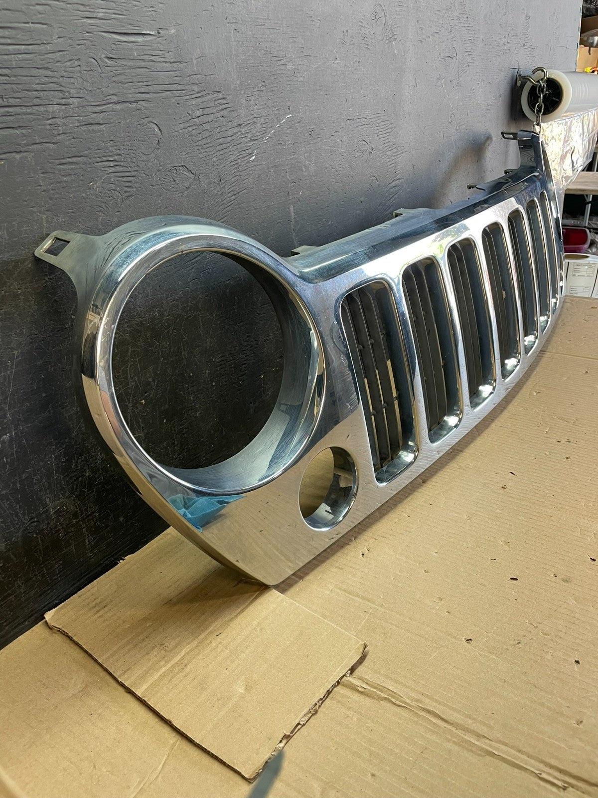2005 to 2007 Jeep Liberty Front Upper Grill Grille ae3748 DG2
