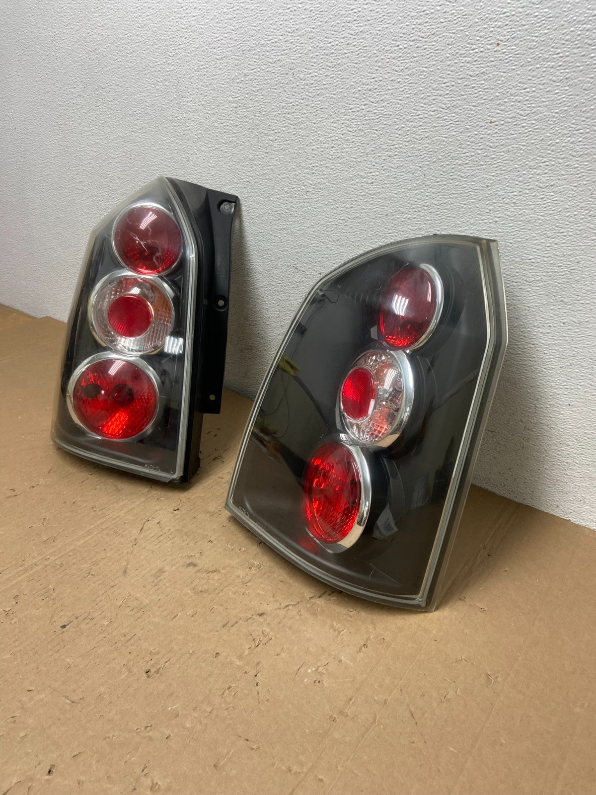 2005 to 2009 Hyundai Tucson Left+Right Side Black Tail Lights AD8052 DG1