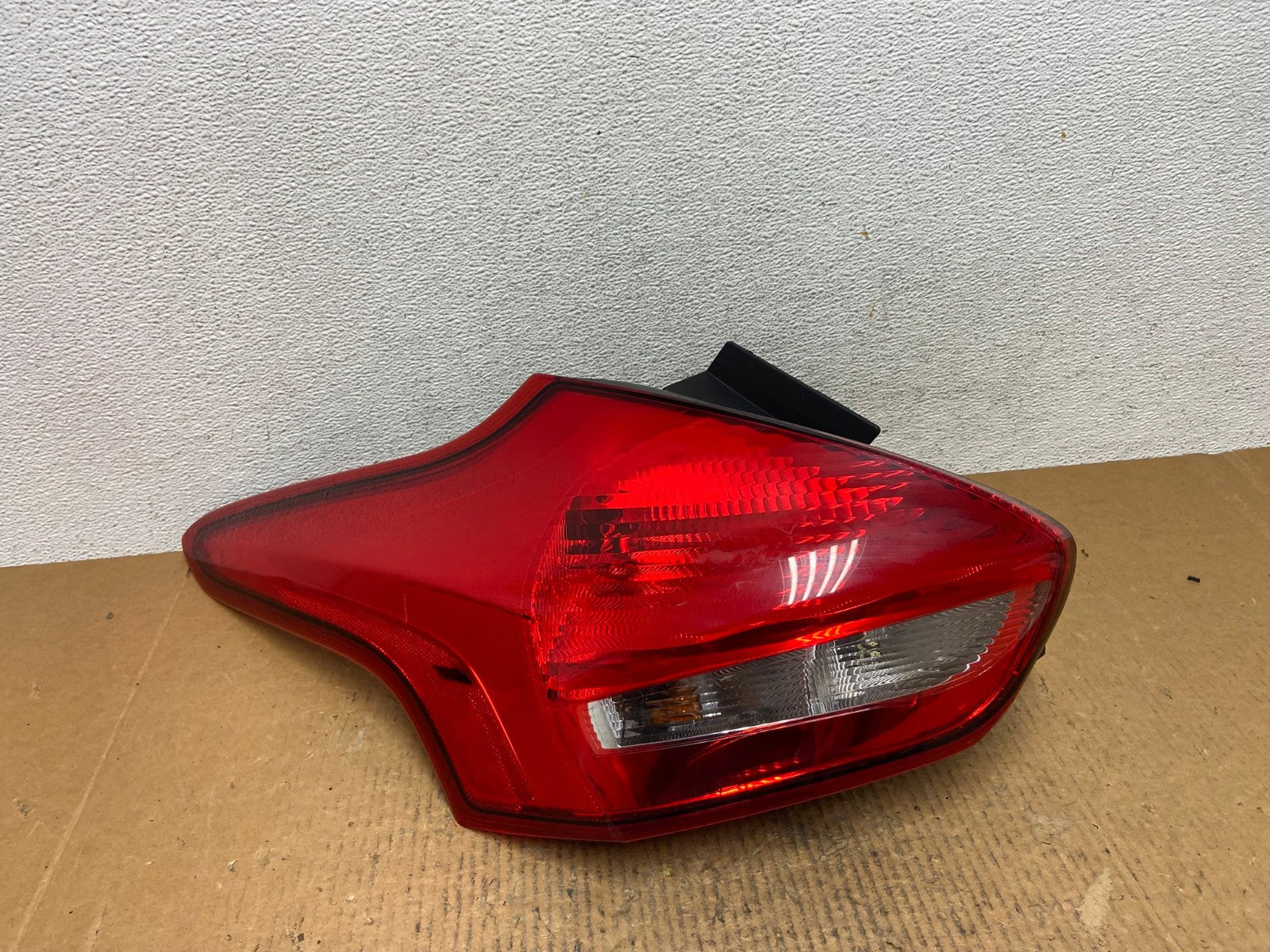 2015 to 2018 Ford Focus Tail Light Hatchback Left Driver LH Side AE1462 LK0