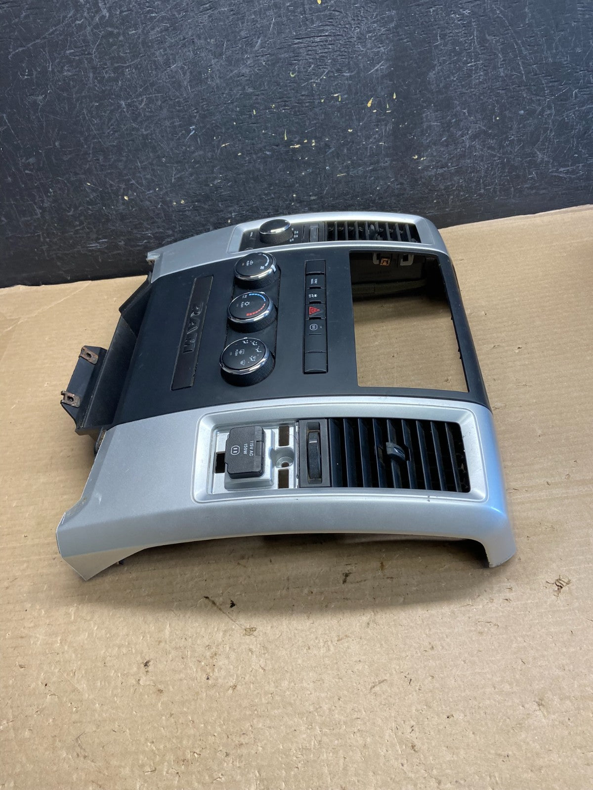 2009 to 2010 Dodge Ram 1500 Center Dash Radio Screen Climate Panel AH3576 DG2