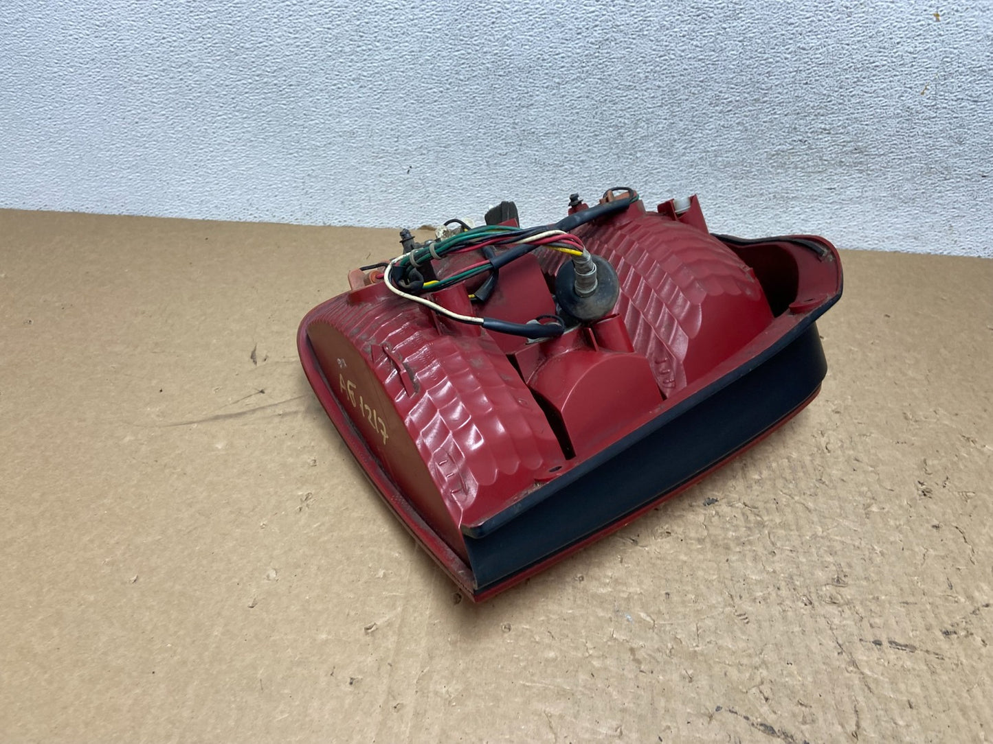 2003 2004 2005 Kia Sedona Right Passenger RH Side Tail Light AG12176