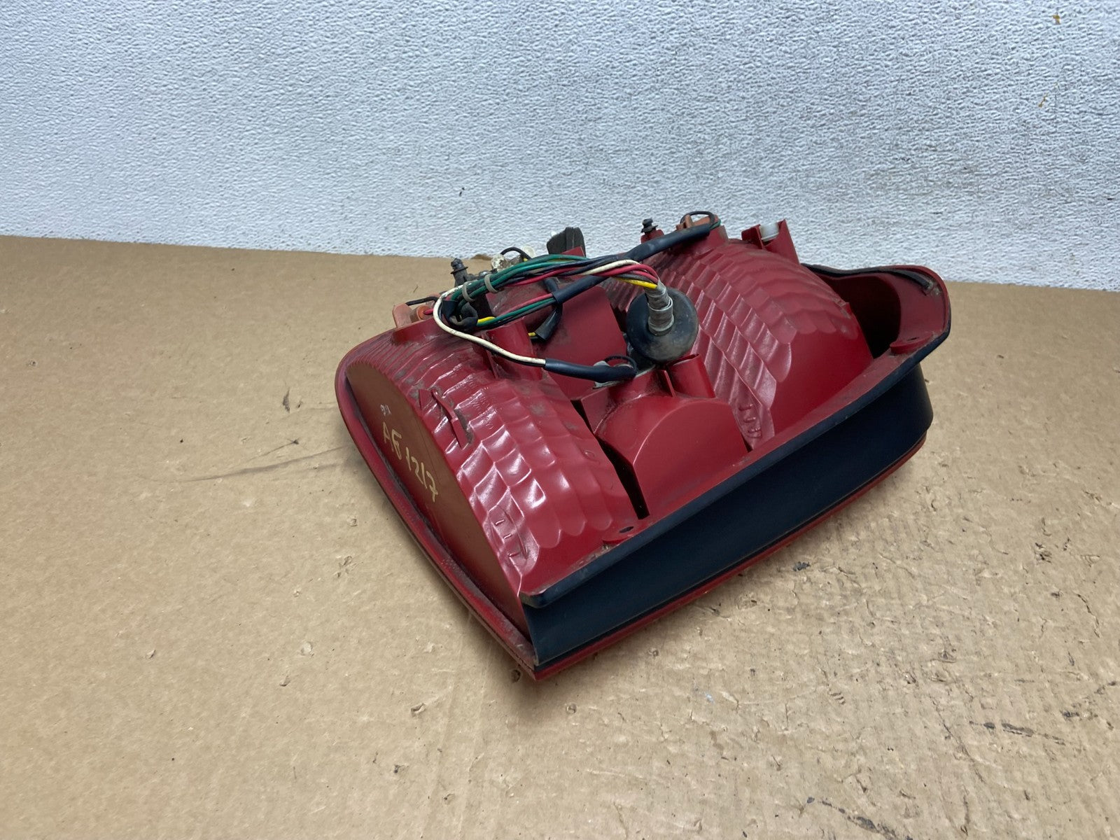 2003 2004 2005 Kia Sedona Right Passenger RH Side Tail Light AG12176