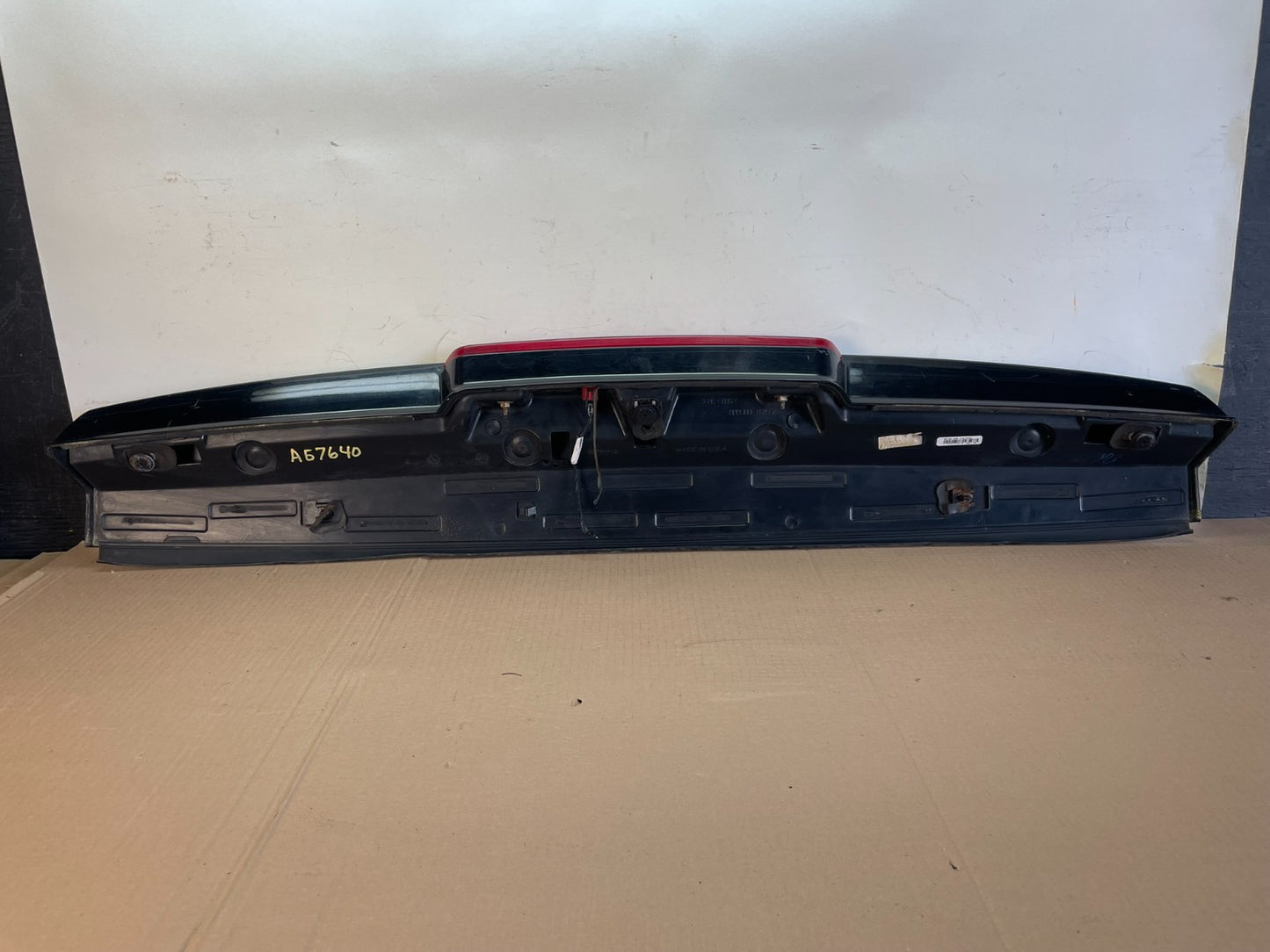 2007-2014 Chevrolet Tahoe Suburban Yukon Spoiler Wing 3rd Brake Light AG7640 DG7