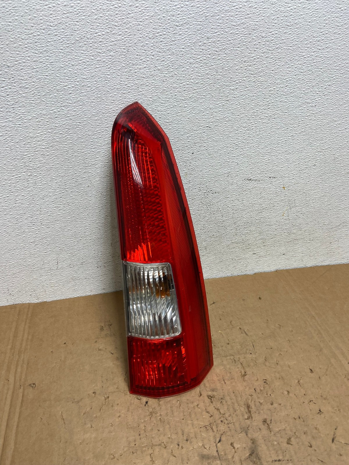 2001-2004 Volvo XC70 V70 Right Passenger RH Side Tail Light Upper AD3743 LK2