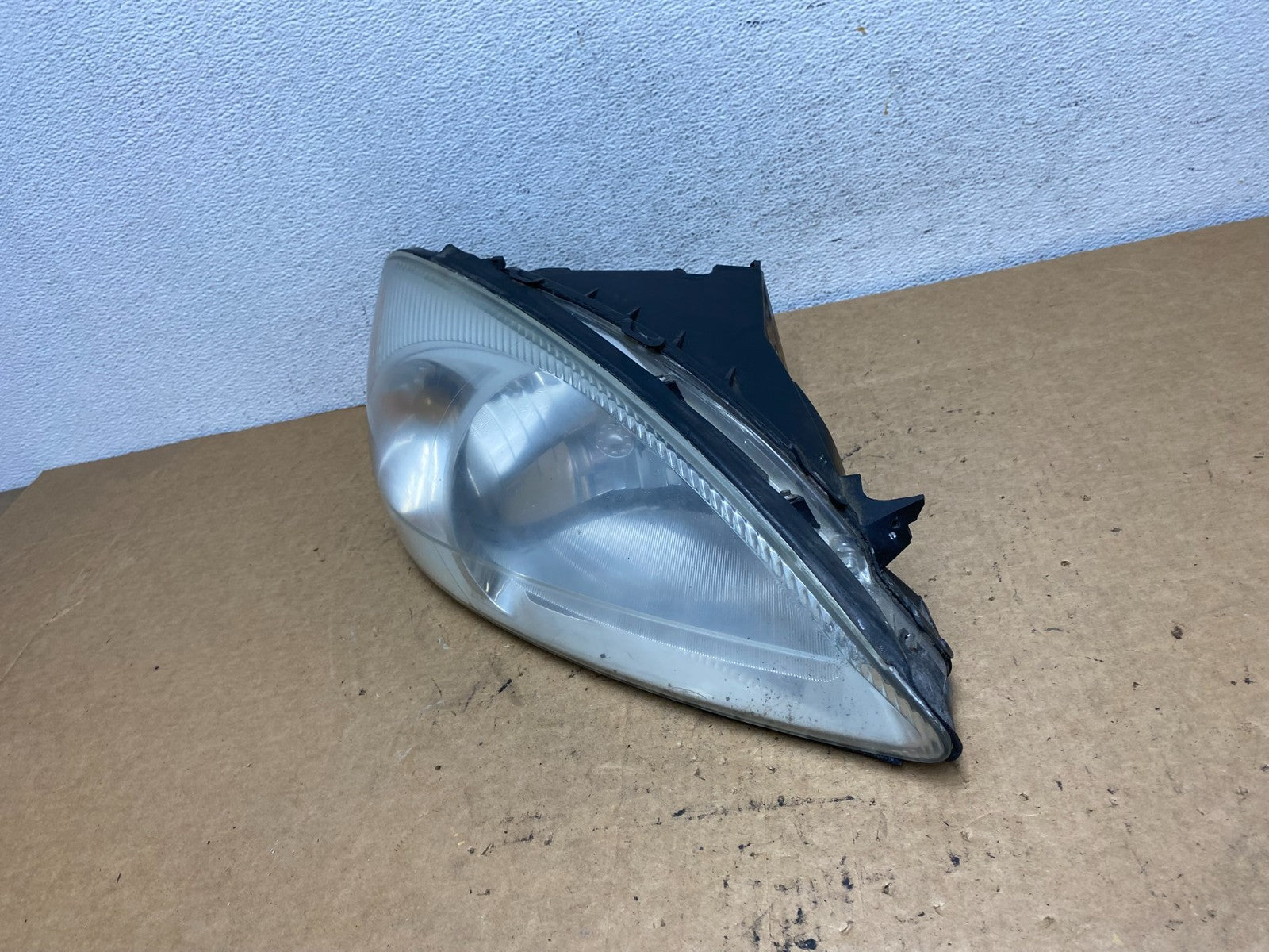 2000 to 2007 Ford Taurus Right Passenger RH Side Halogen Headlight AD5218 DW1