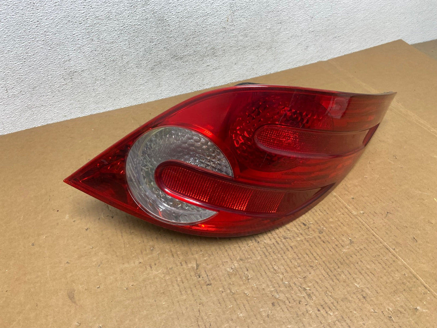 2006-2010 Mercedes W251 R-CLASS Right Passenger RH Side Tail Light AE0426 LK2
