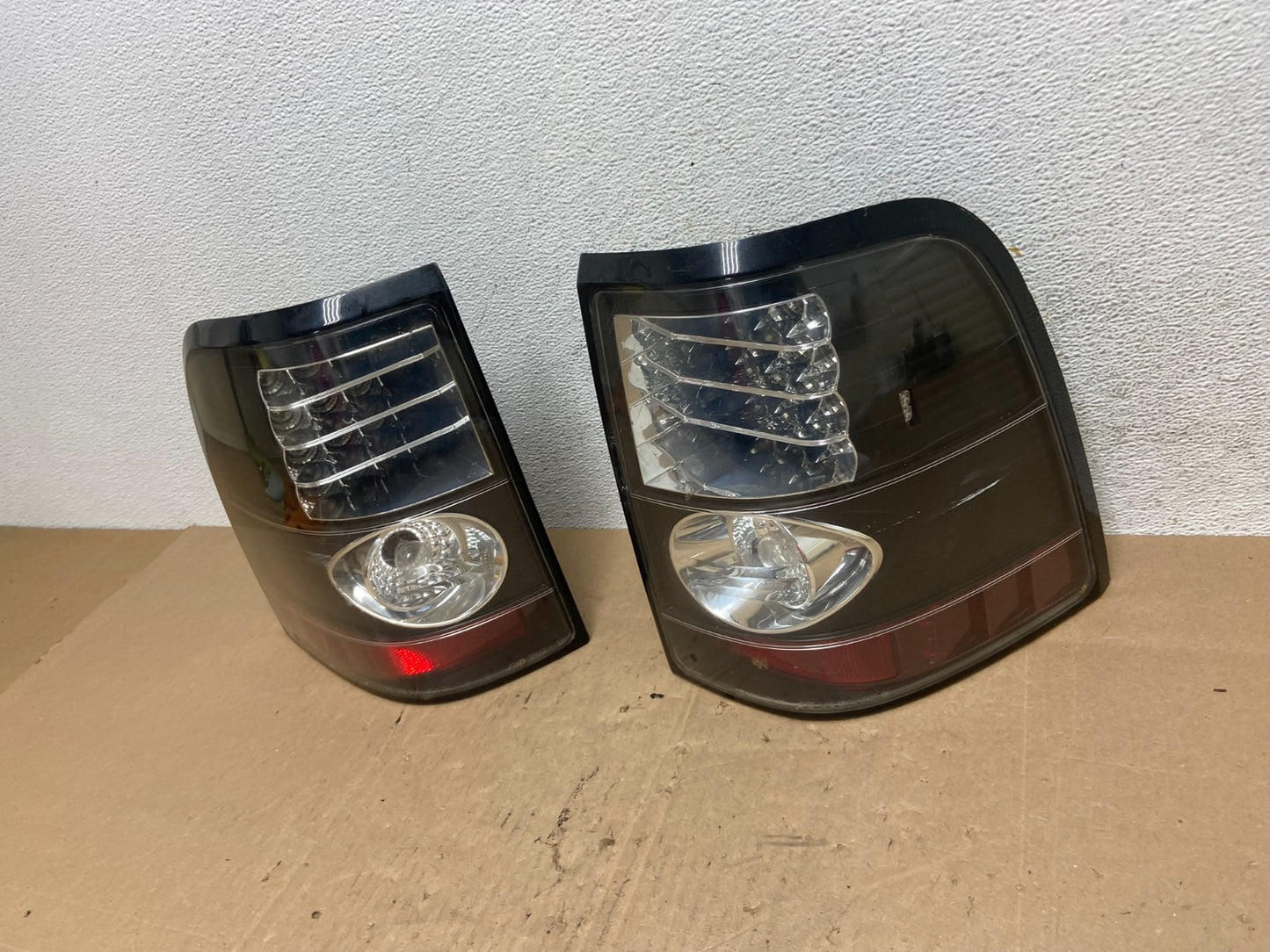 2002 to 2005 Ford Explorer Left+Right Set LED Tail lights ae6092 DG1