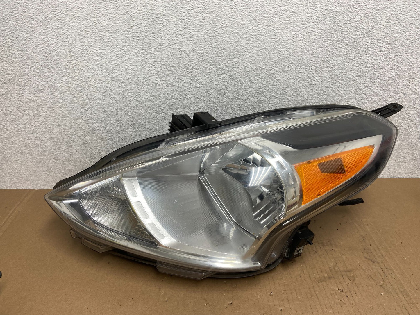 2015 to 2019 Nissan Versa Headlight Left Driver Lh Side Oem AB6441 DW0