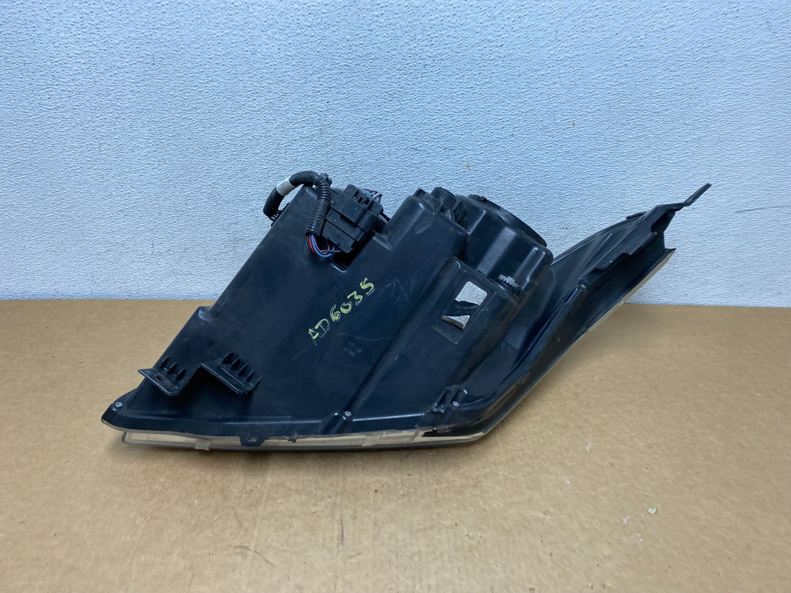 Halogen 2010 to 2016 Cadillac SRX Left Driver LH Side Headlight AD6035 DW4