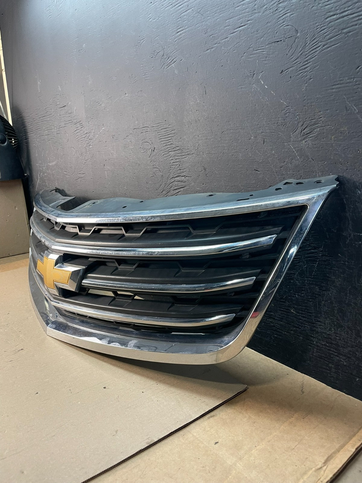 2013 to 2017 Chevrolet Traverse Front Upper Grill Grille AE3335 DG1