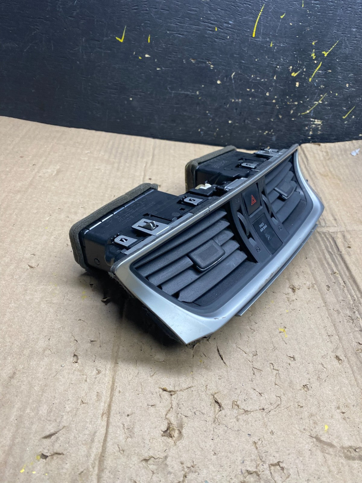 2013 to 2015 Nissan Sentra Air Vents Top Dash Center W/Hazzard Switch X1954 DG1