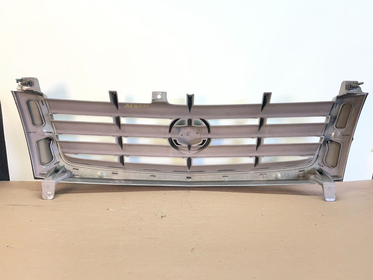 2002 to 2006 Cadillac Escalade Front Upper Grille Grill AF8521 DG3