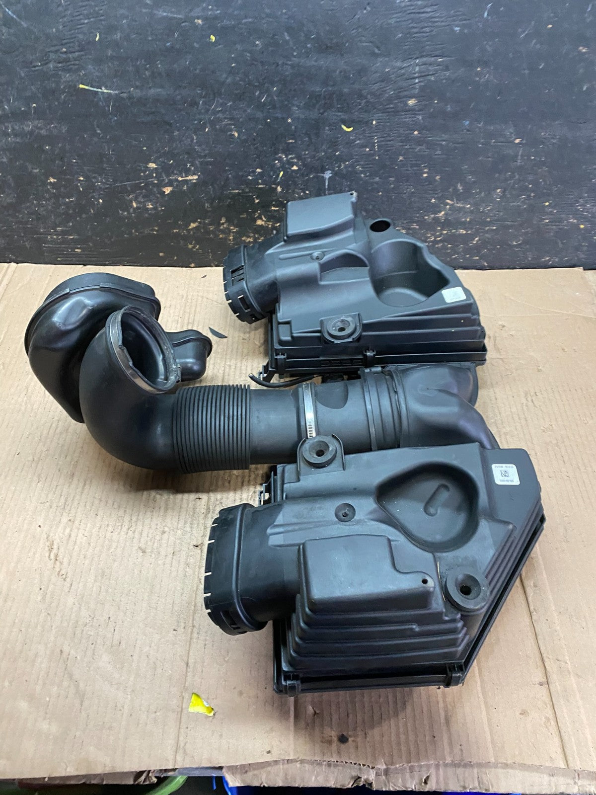 2007 to 2010 BMW E70 X5 N62 Air Intake Cleaner Filter 7548896 OEM V9802 DG7