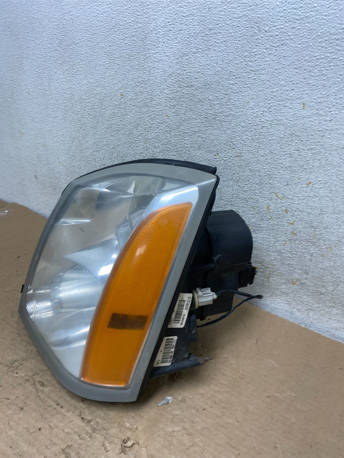 2004 to 2009 Cadillac SRX Left Driver Side Halogen Headlight AI0996 DW1