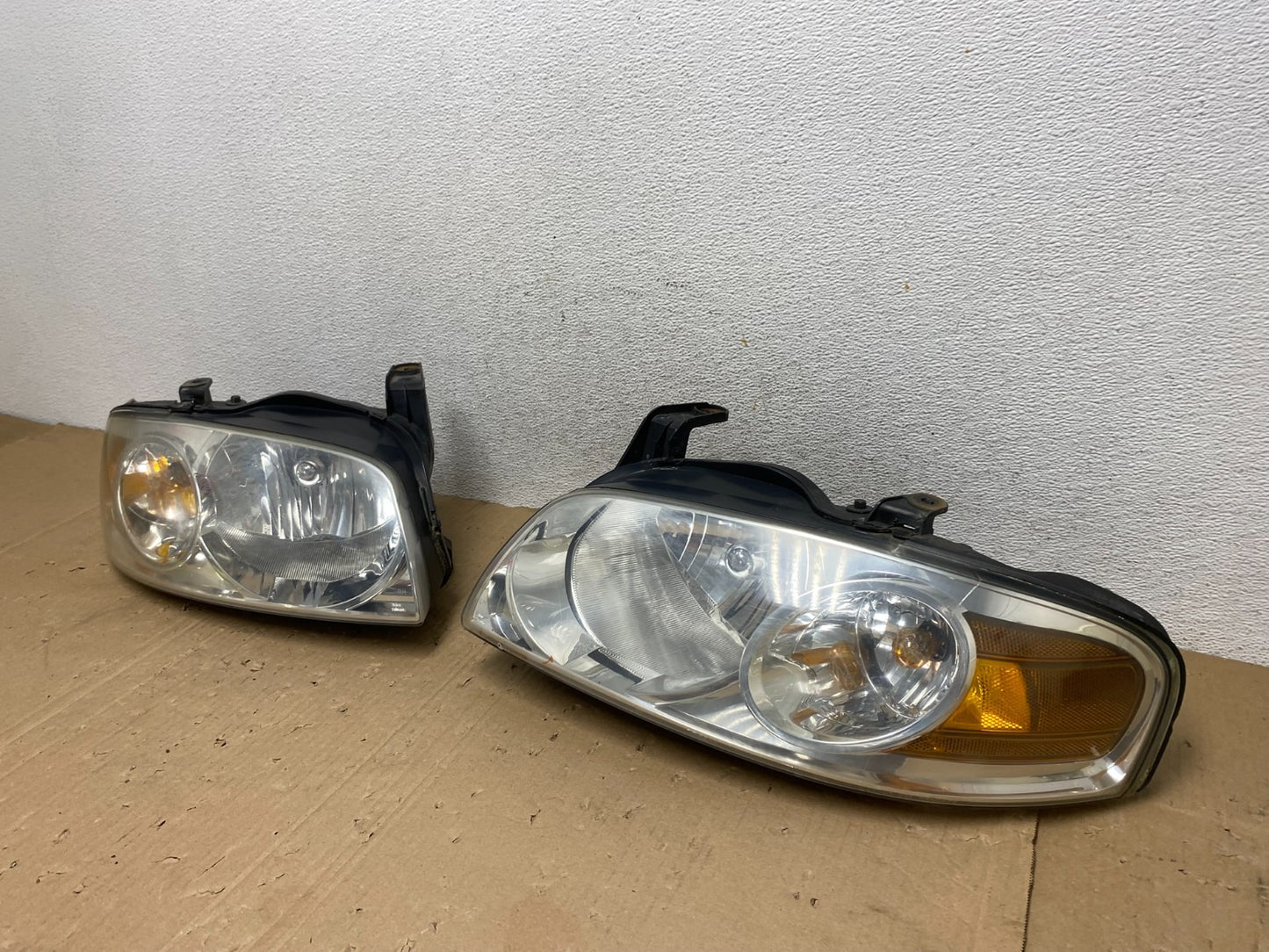2004 - 2006 Nissan Sentra Halogen Left+Right Headlights AE9226 DW1