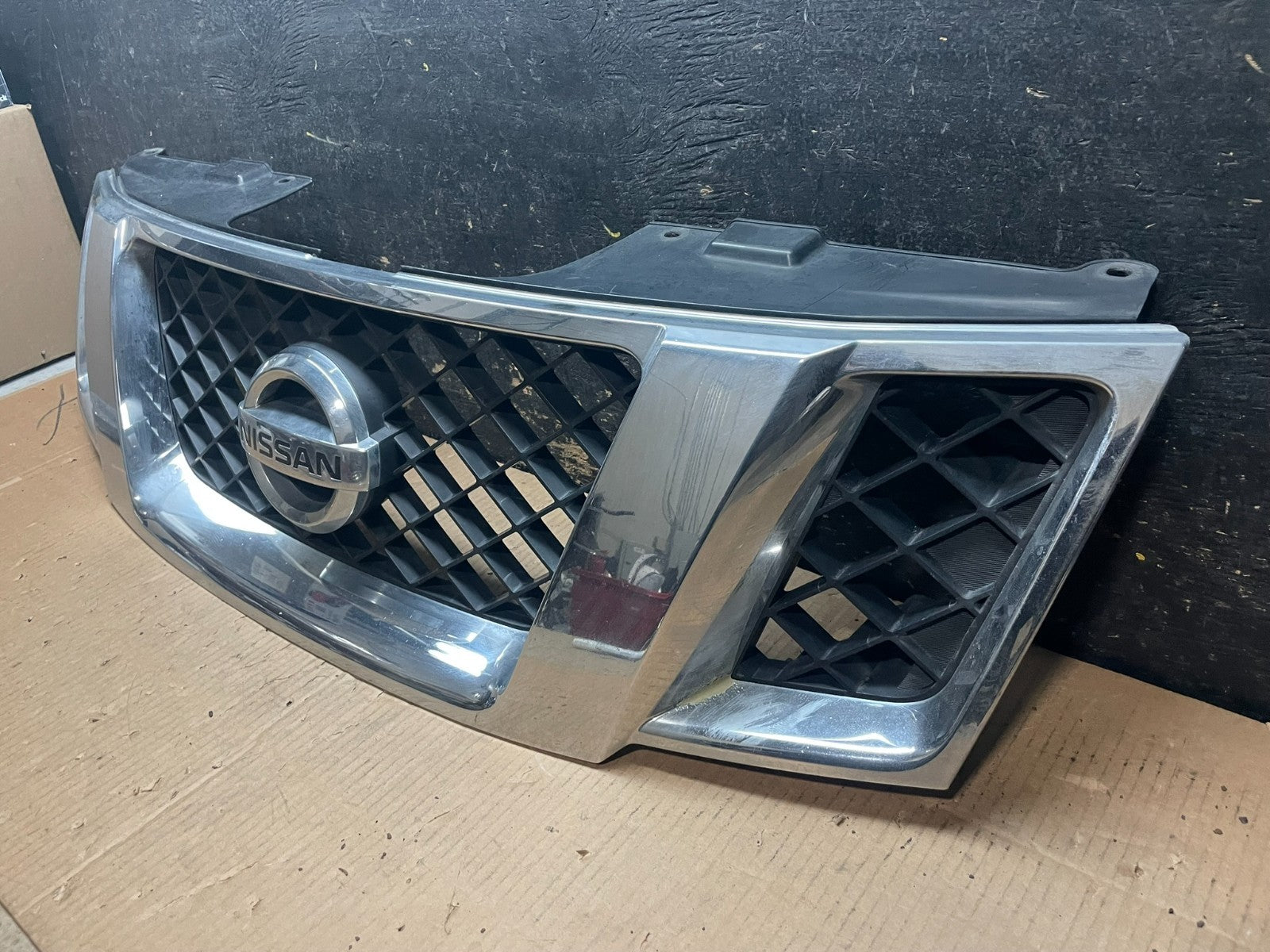 2008 to 2012 Nissan Pathfinder Front Upper Chrome Grill Grille OEM y1879 DG2