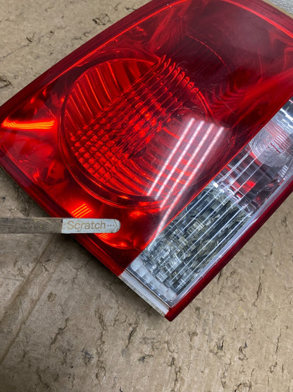 2004-2007 Volkswagen Touareg Lh Driver Left Side Inner Tail Light V4568 DW4