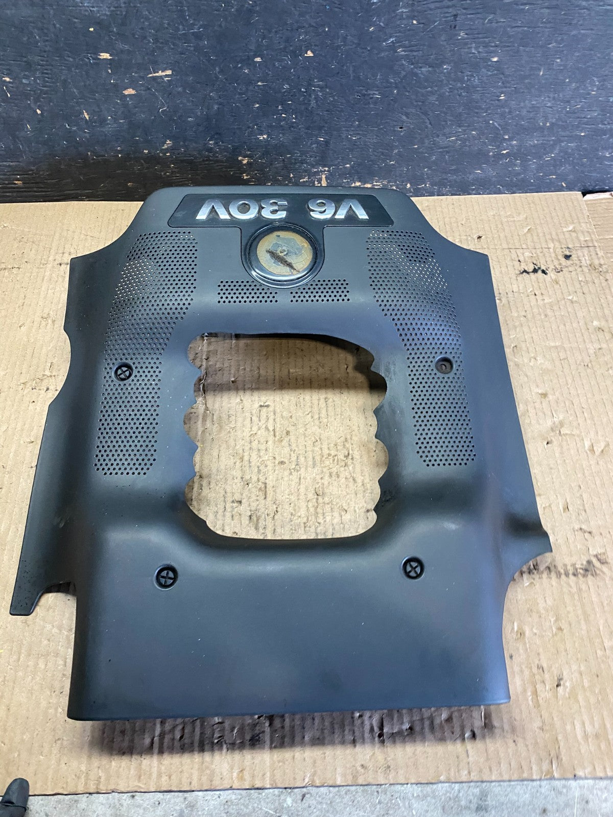 2001 to 2005 Volkswagen Passat 2.8 Turbo Engine Motor Cover Q3250 DG1