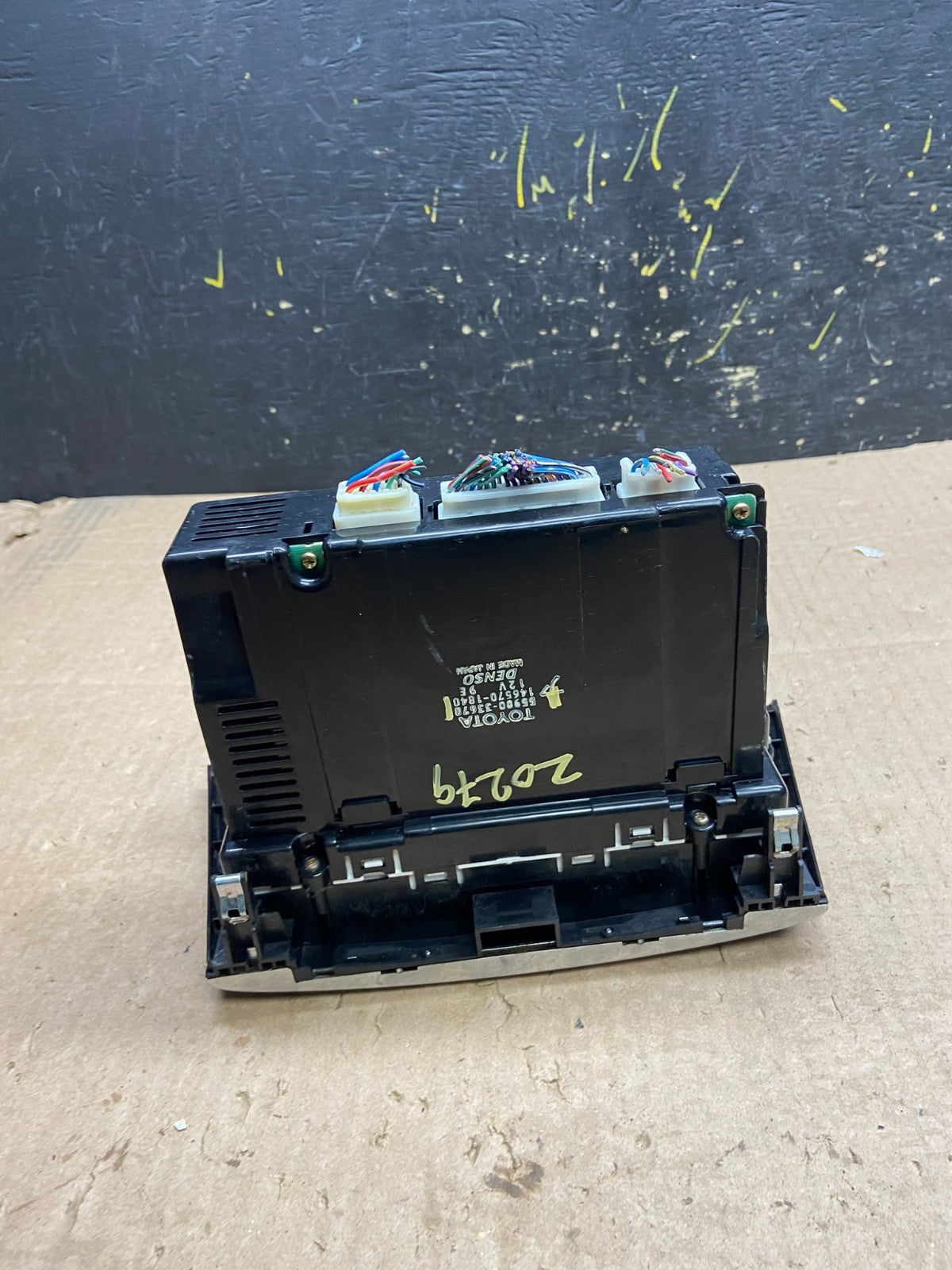 2004 - 2006 Lexus ES330 Center Dash A/C AC Heater Climate Control Unit Z0279 DG4