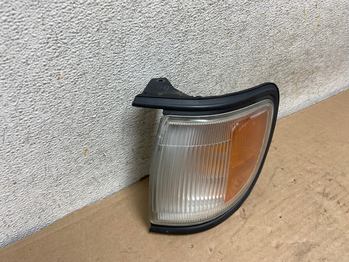 1996-1998 Nissan Pathfinder Left Driver LH Turn Signal AH9458 LK2