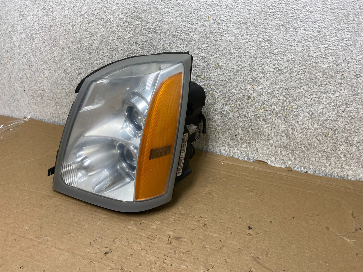 2004 to 2009 Cadillac SRX Left Driver Side Halogen Headlight AH8526 DW2
