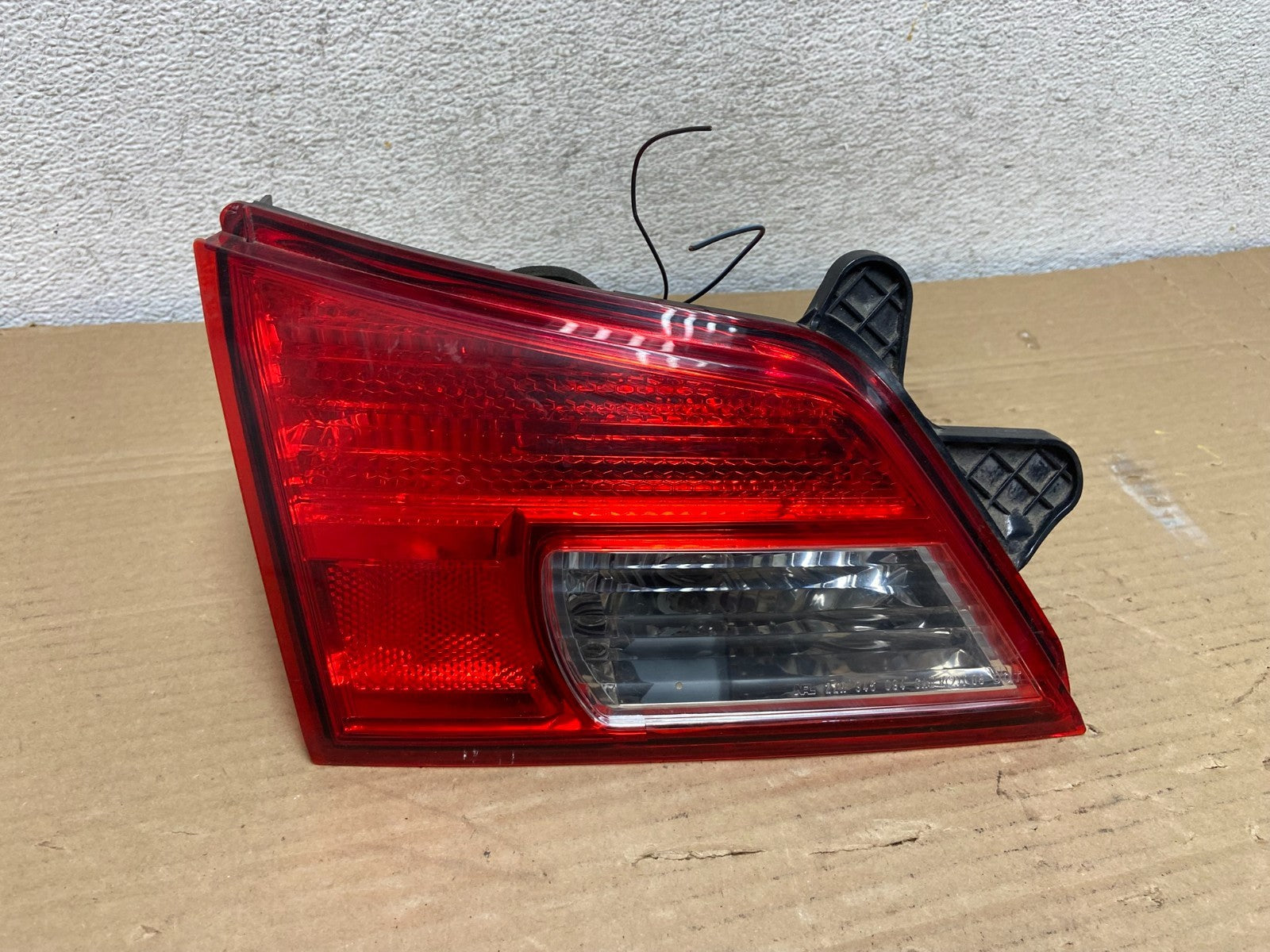 2010-2014 Subaru Outback Left Driver Lh Side Inner Tail Light AG8961 DW0