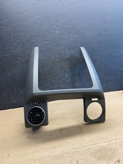 2005 to 2009 Land Rover LR3 Center Air Vent AH3962 PS0