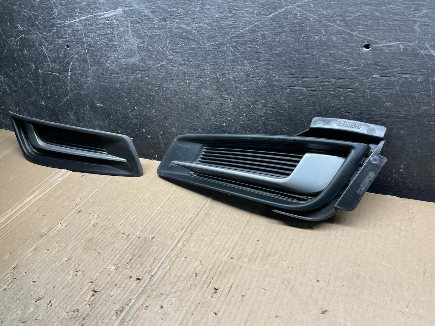 2013 to 2017 Cadillac XTS Front Left+Right Fog Light Cover Trim Oem X4515 DG2