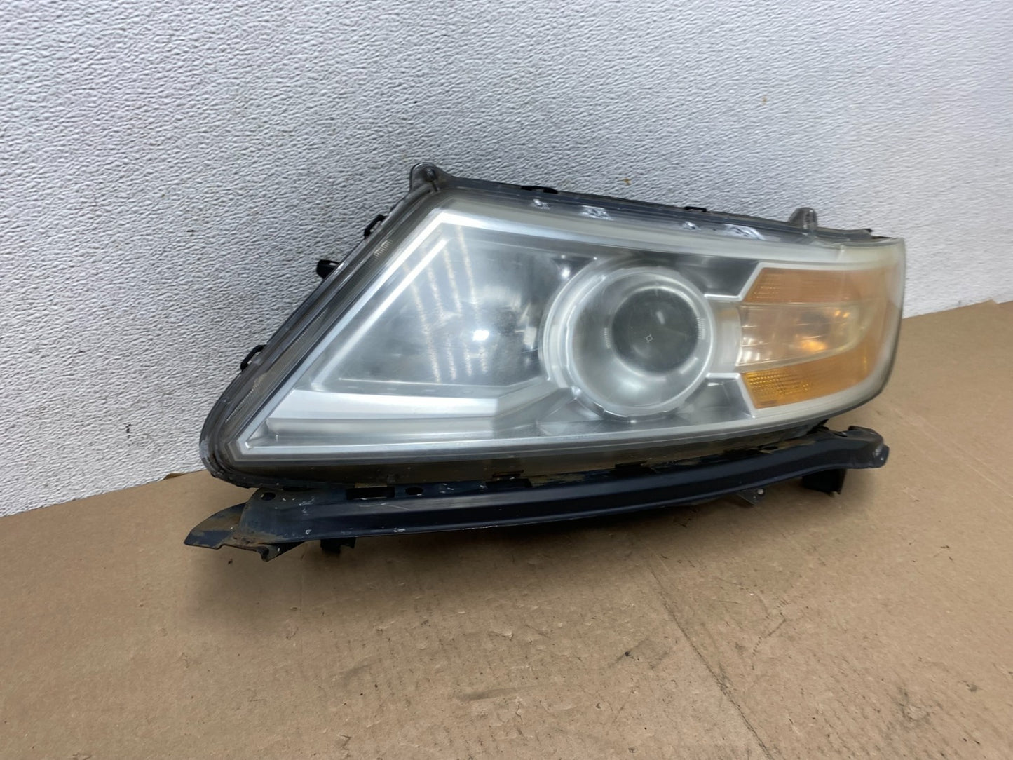 2011 to 2013 Honda Odyssey Front Left Driver LH Headlight Halogen AG4662 DW2