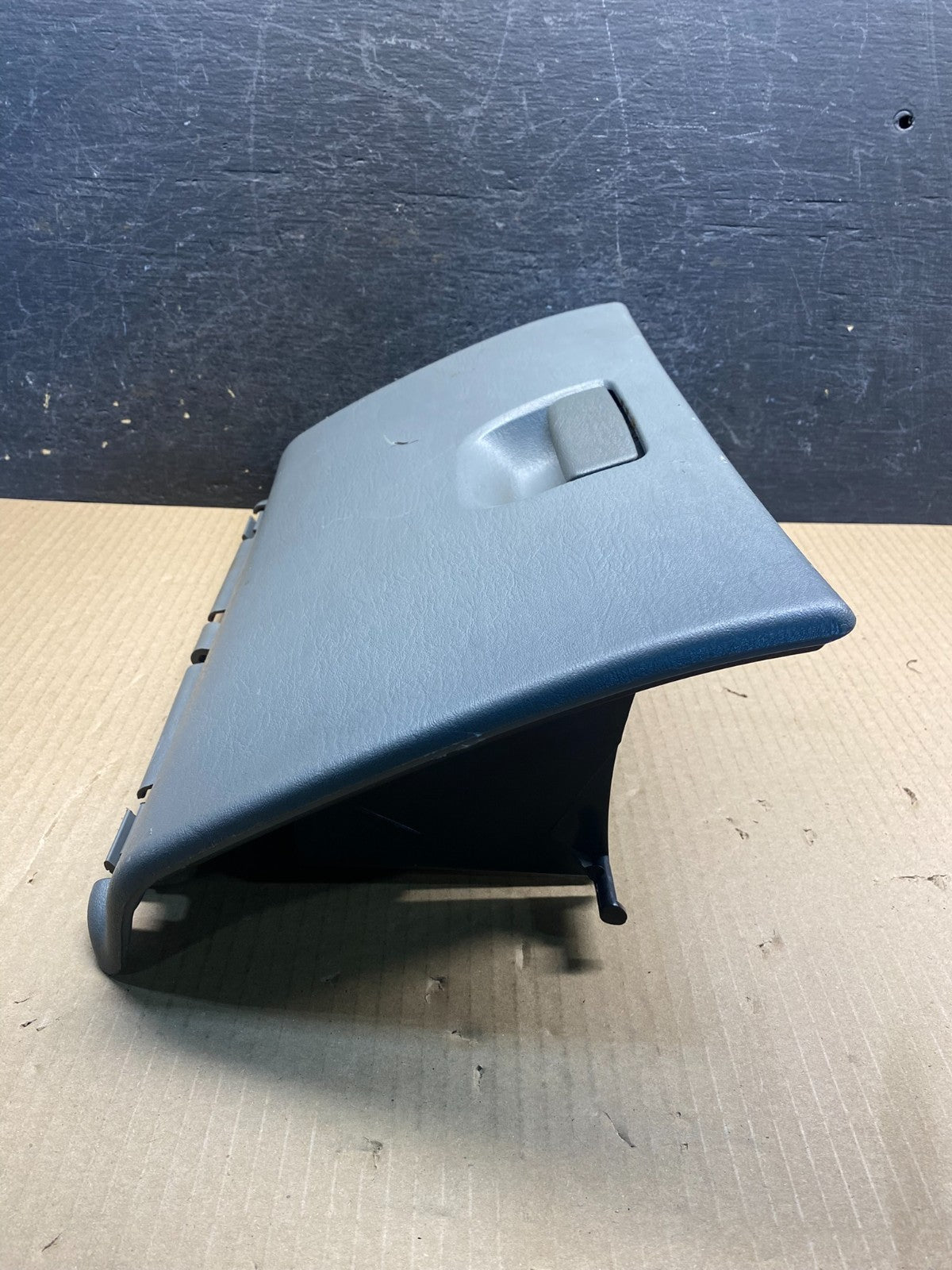 2001 - 2007 Chrysler Town Country Glove Box Compartment AH7433 DG3