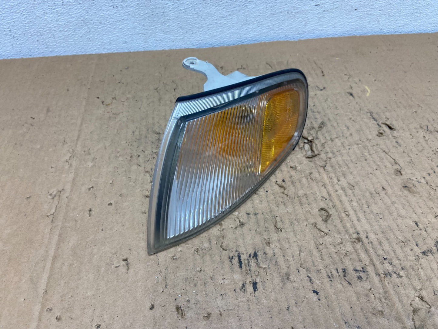 1995 to 1996 Toyota Camry Left Driver LH Side Turn Signal AD2521 DW2