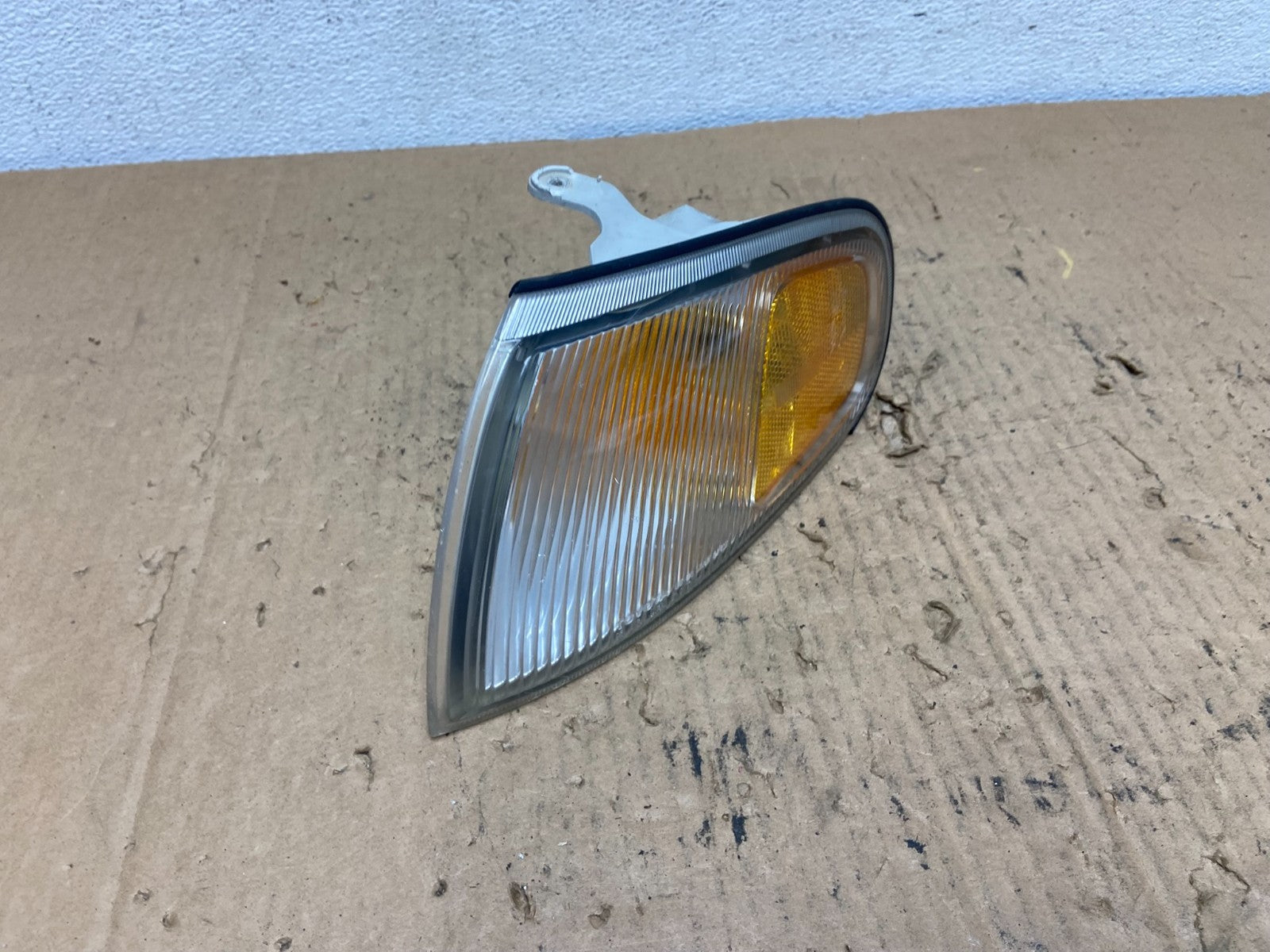 1995 to 1996 Toyota Camry Left Driver LH Side Turn Signal AD2521 DW2