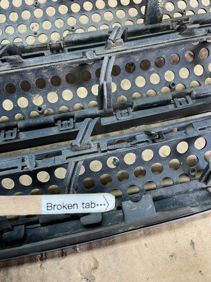 1998 to 2005 Mercedes-Benz ML320 Front Upper Grille Grill OEM ab3218 DG8