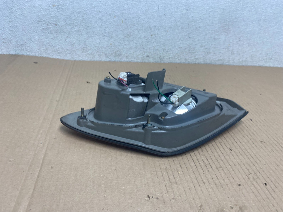 2000-2001 Infiniti i30 Right Passenger Side Tail Light Inner I5987 DW5