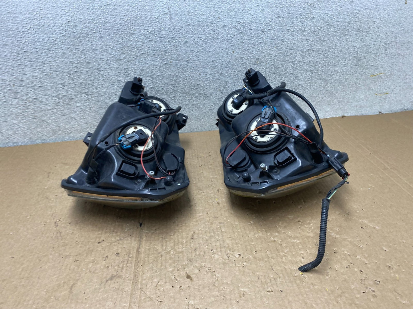 2005 2006 2007 Dodge Magnum Left+Right Side Headlights Oem V3020 DW13