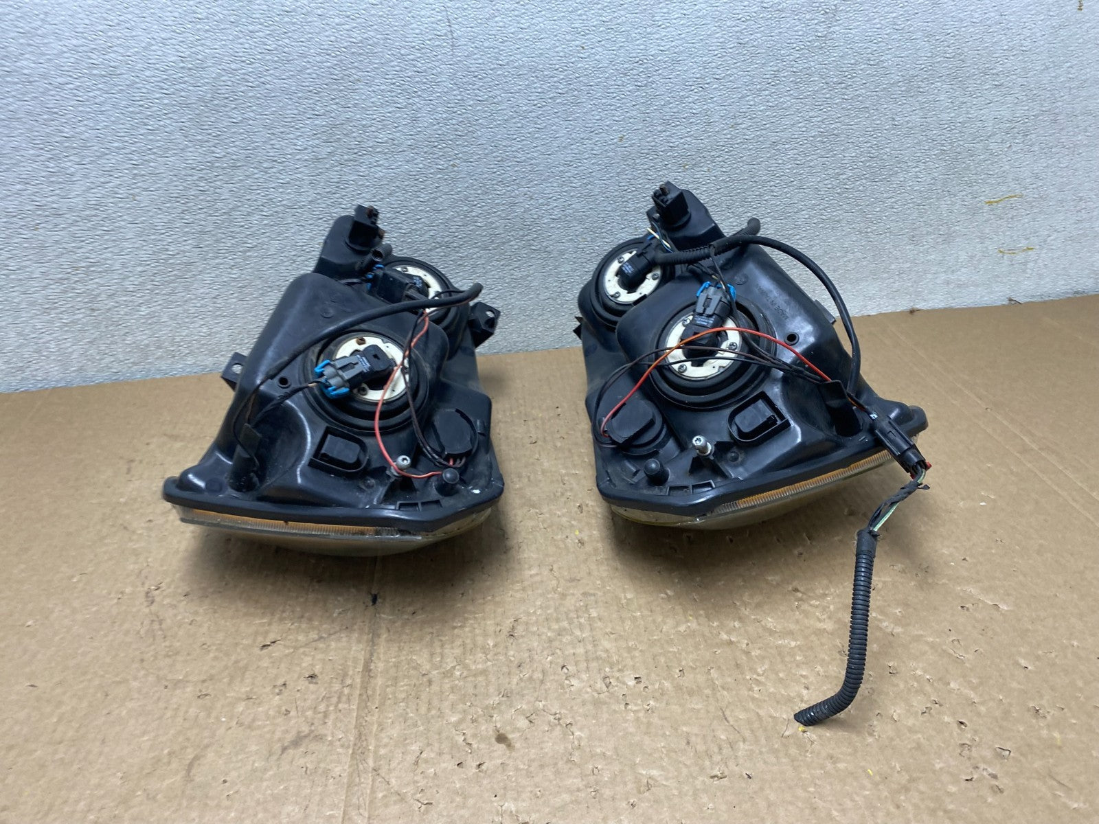 2005 2006 2007 Dodge Magnum Left+Right Side Headlights Oem V3020 DW13