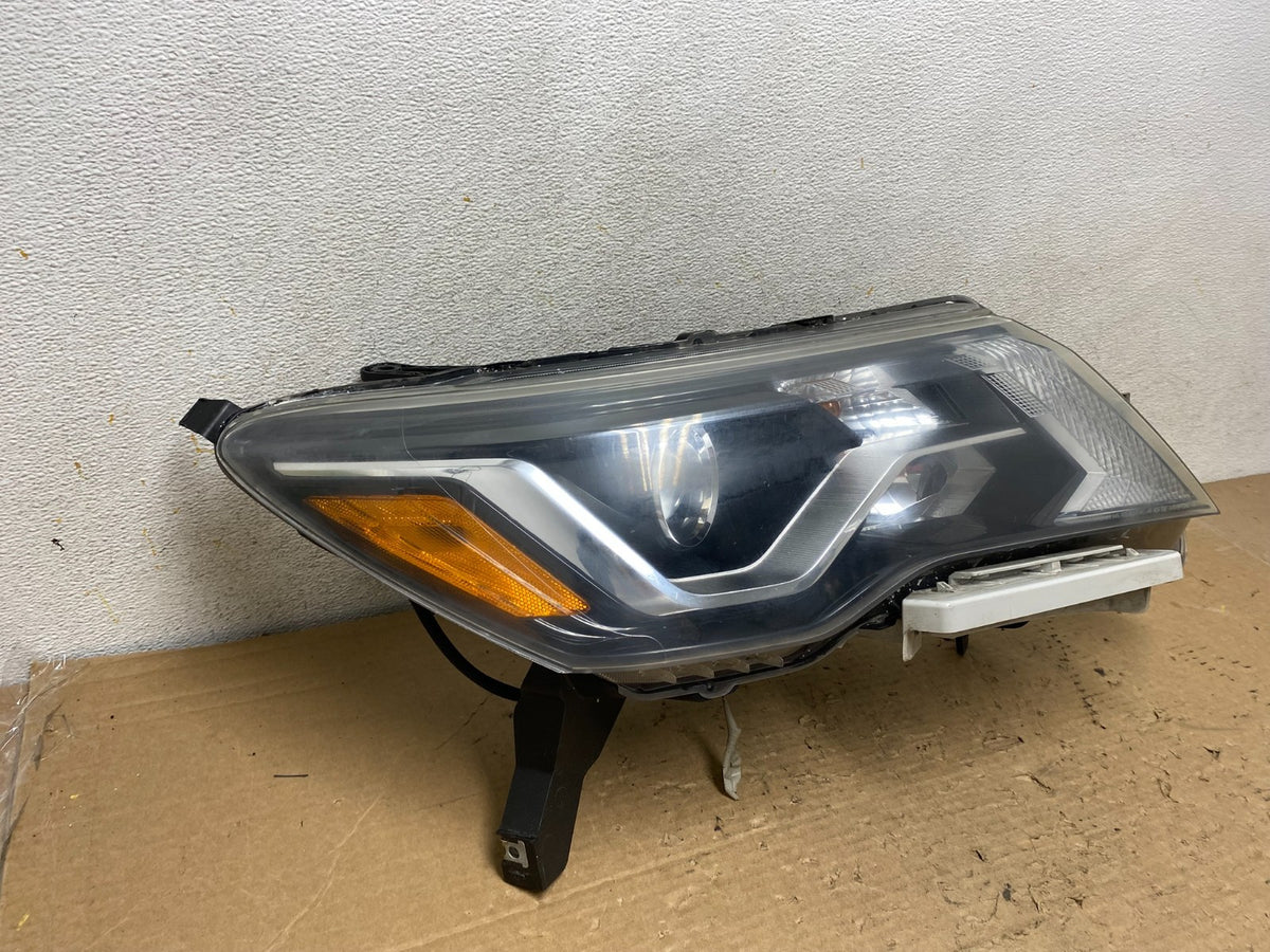 2017 - 2020 Nissan Pathfinder Right Passenger Side Headlight Halogen AH9210 DW1