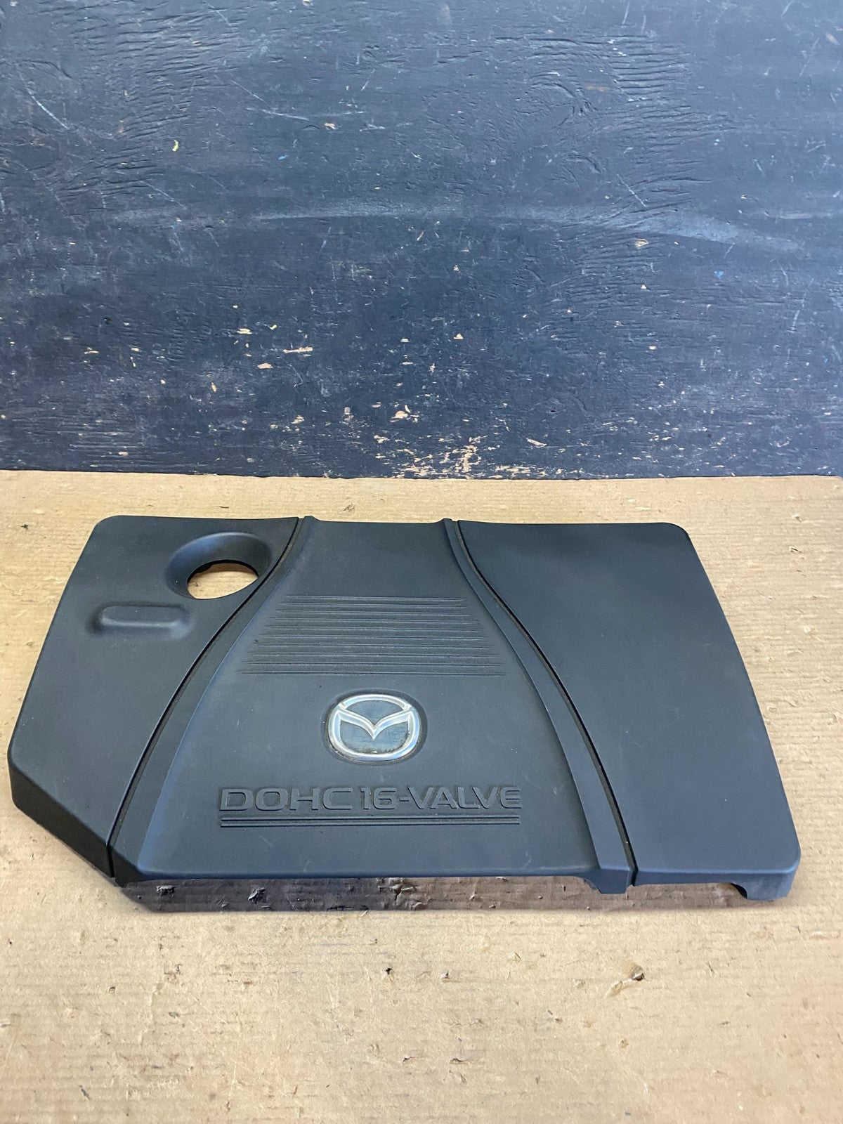 2004 to 2006 Mazda 3 DOHC 16 VALVE Engine Shield Top Cover Oem s3407 DG0