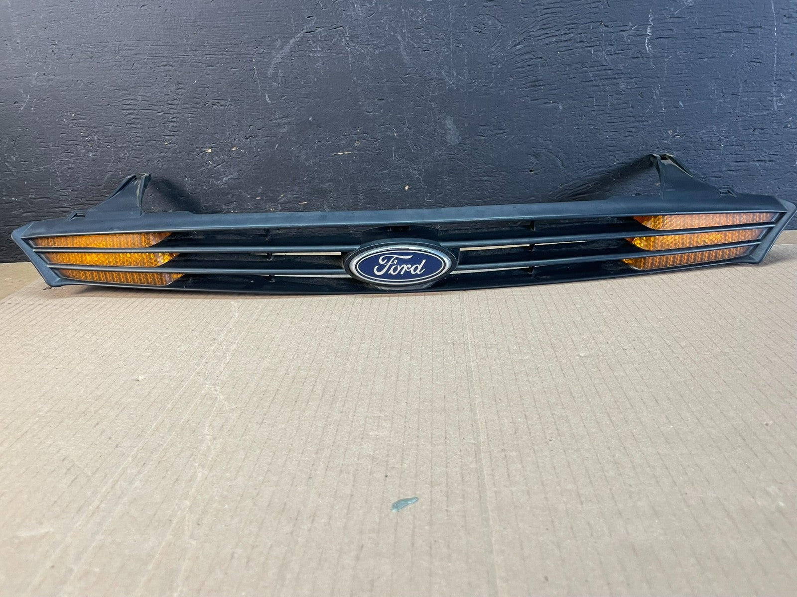 2000 to 2004 Ford Focus Front Upper Grille Grill With Emblem Oem AC1953 DG0
