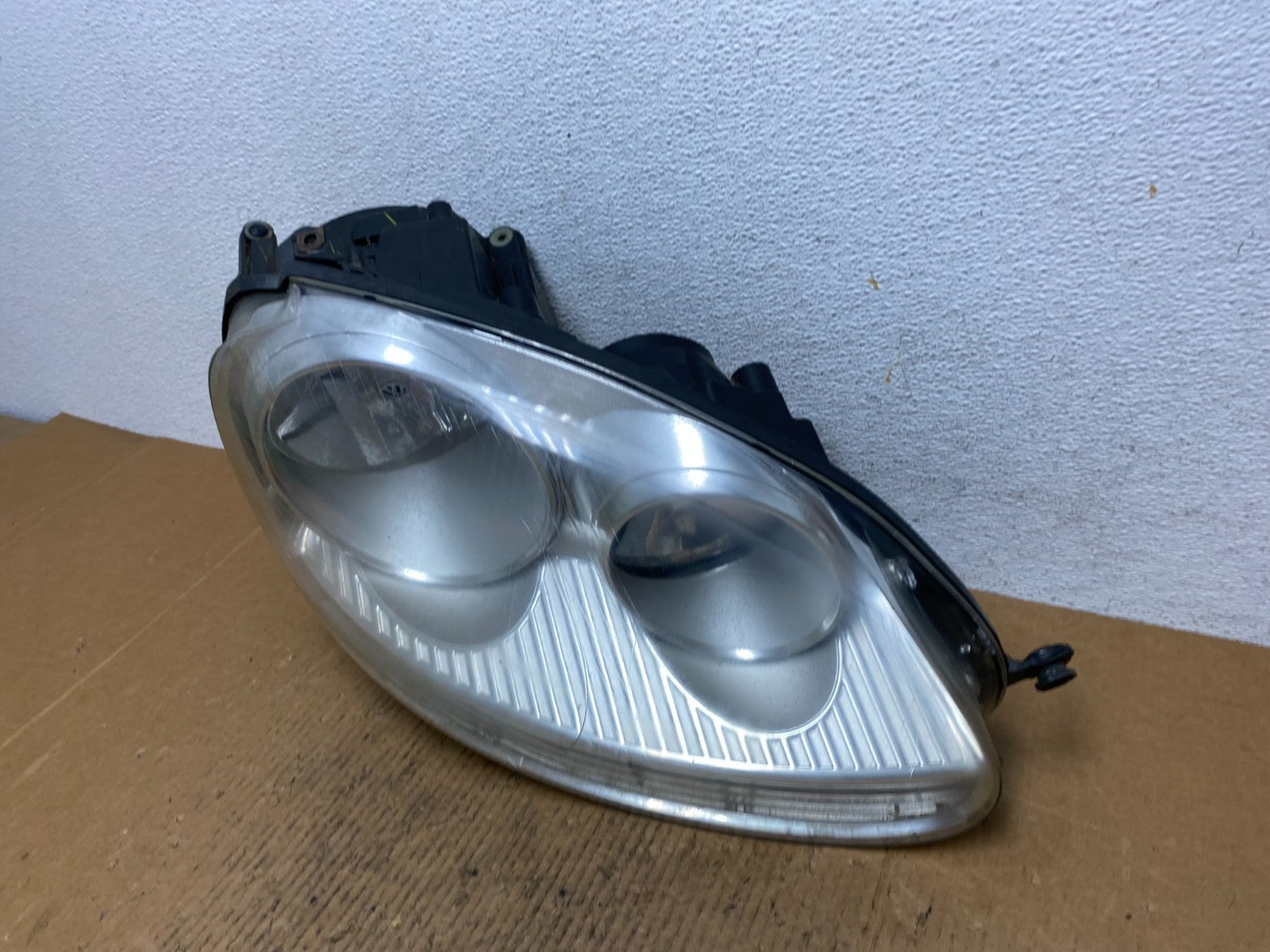 2005 - 2010 Volkswagen Jetta Right Passenger RH Side Headlight Halogen AE1376 DW1